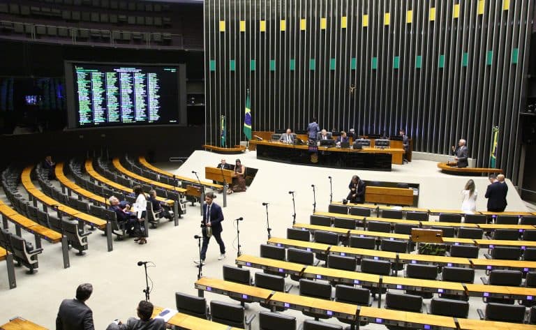 Congresso aprova exame obrigatório para médicos exercerem a profissão no Brasil