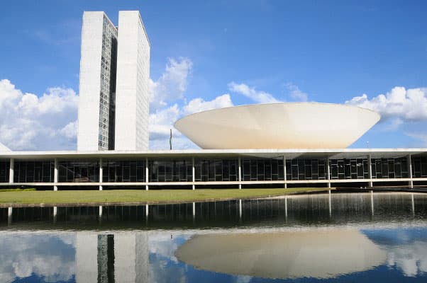 Câmara aprova medida que condiciona registro de médicos à aprovação no Enamed